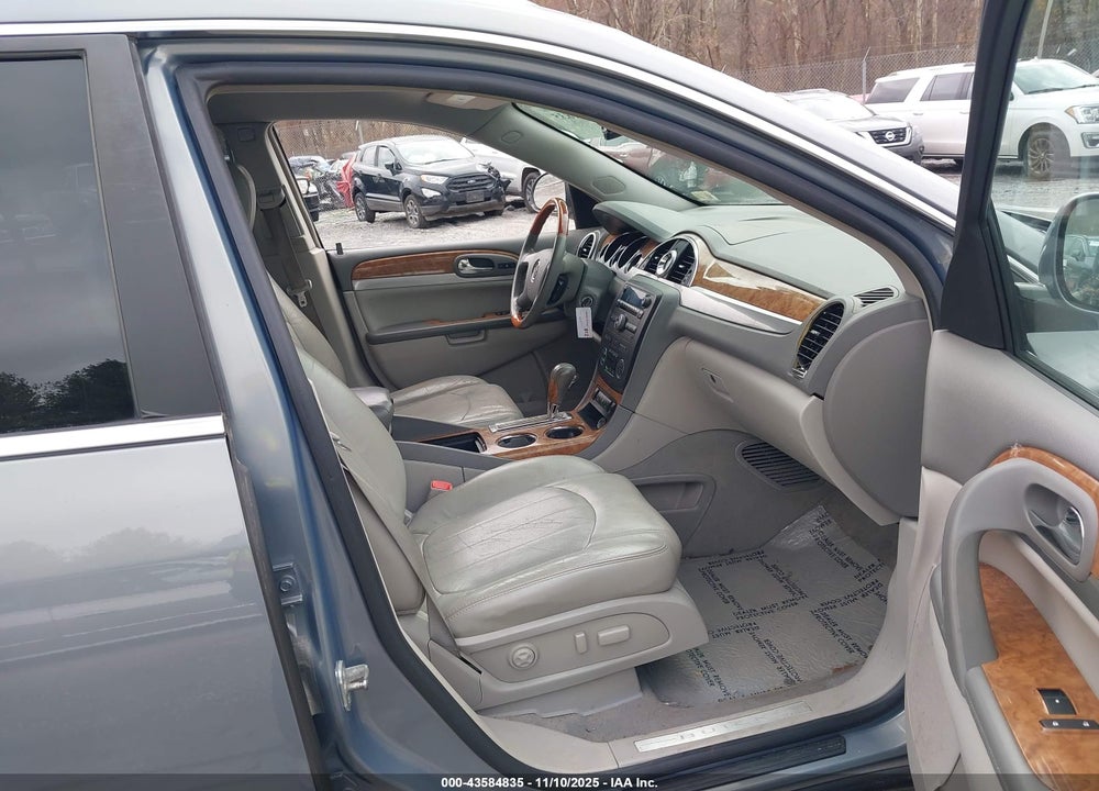2008 BUICK ENCLAVE VIN: 5GAEV23708J135174
