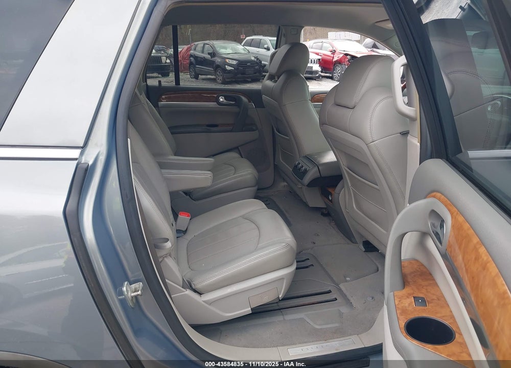 2008 BUICK ENCLAVE VIN: 5GAEV23708J135174