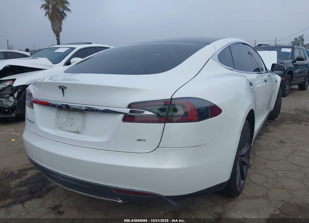 2013 TESLA MODEL S VIN: 5YJSA1CN8DFP06272