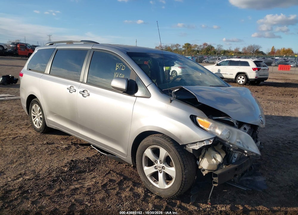 2013 TOYOTA SIENNA XLE V6 8 PASSENGER VIN: 5TDYK3DC3DS344590