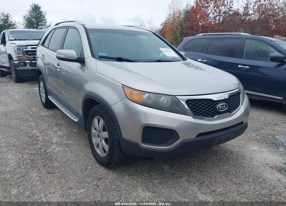 2013 KIA SORENTO LX V6 VIN: 5XYKTDA26DG360770