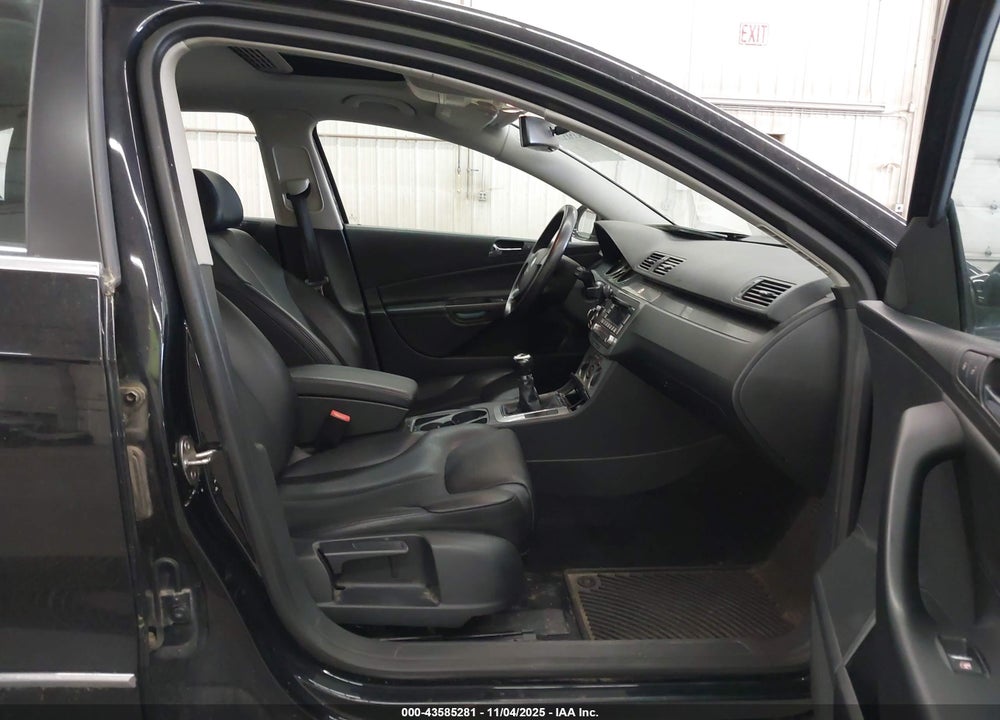 2007 VOLKSWAGEN PASSAT VIN: WVWGK73C77P018326