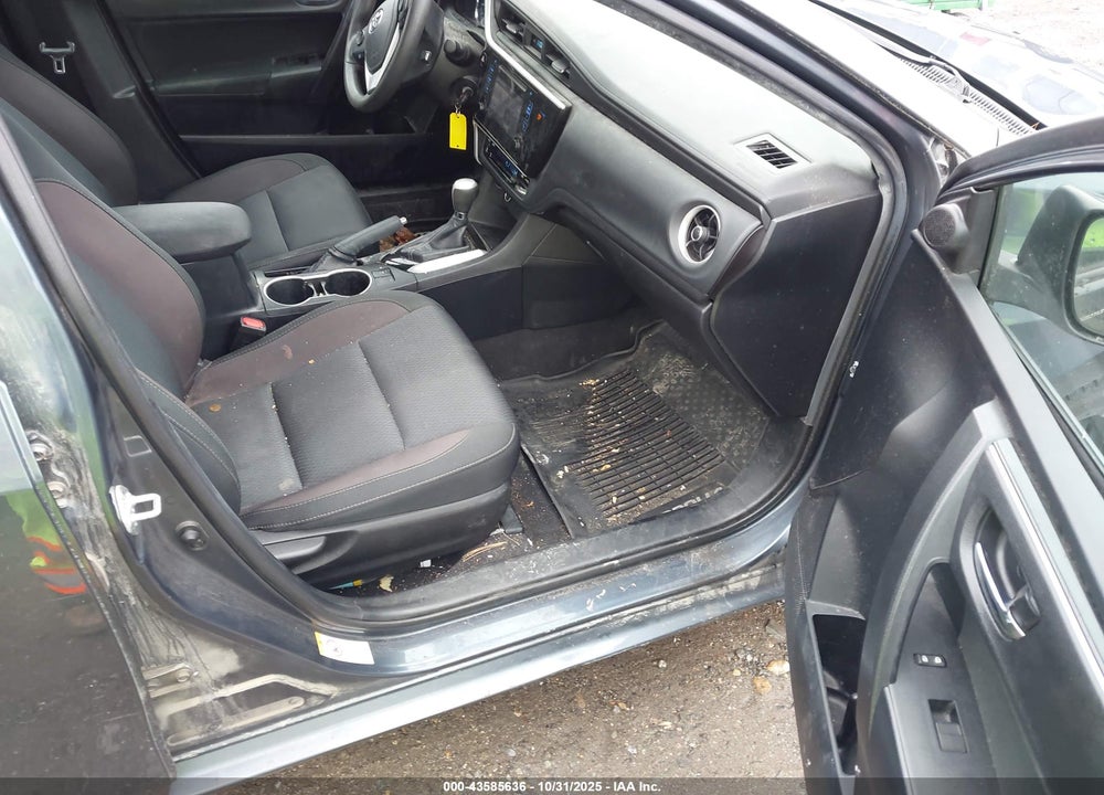 2019 TOYOTA COROLLA LE VIN: 2T1BURHE1KC177019