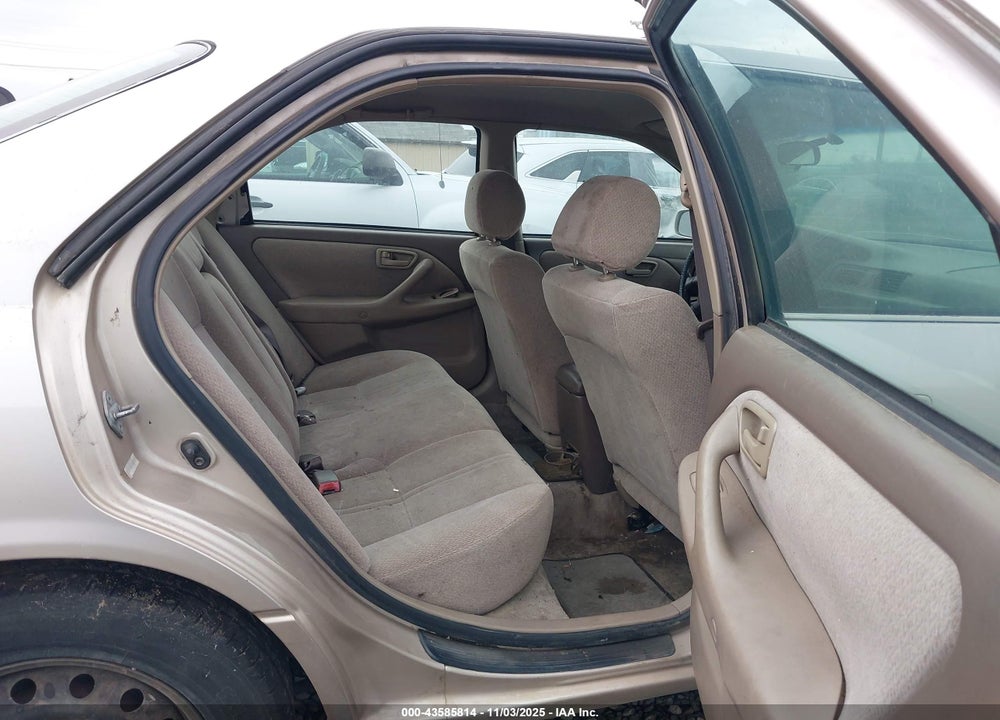 2001 TOYOTA CAMRY LE VIN: 4T1BG22K81U095959