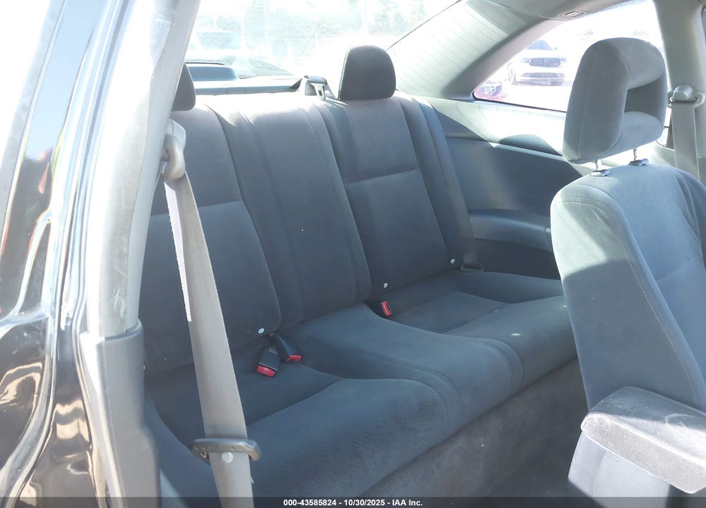 2005 HONDA CIVIC EX VIN: 1HGEM22985L008937