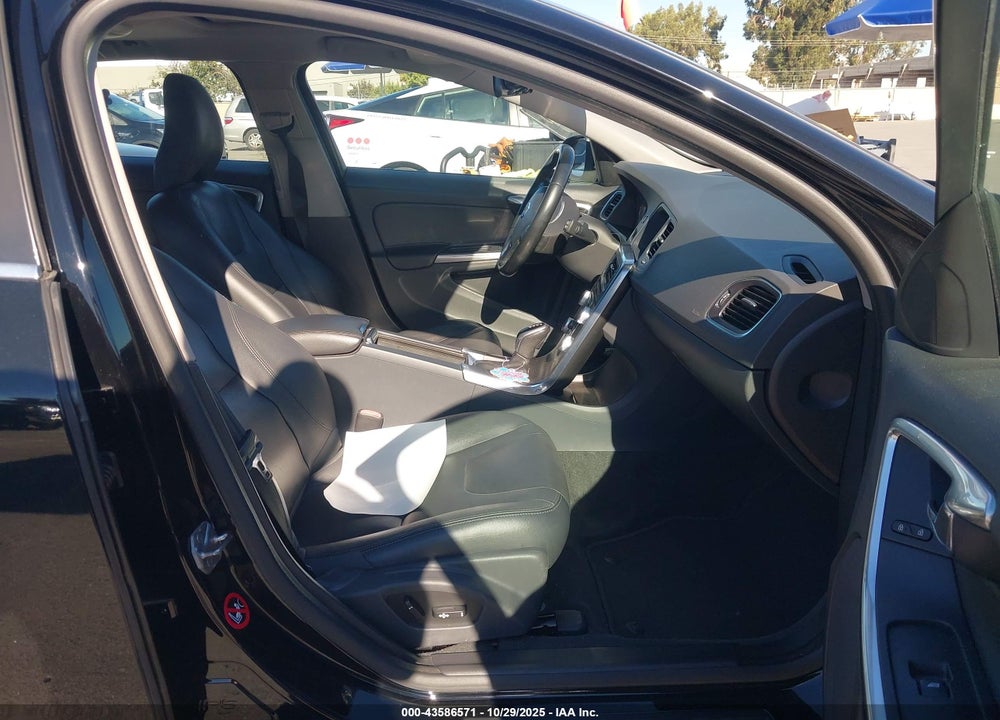 2016 VOLVO V60 T5 DRIVE-E PREMIER VIN: YV140MEK6G1287930