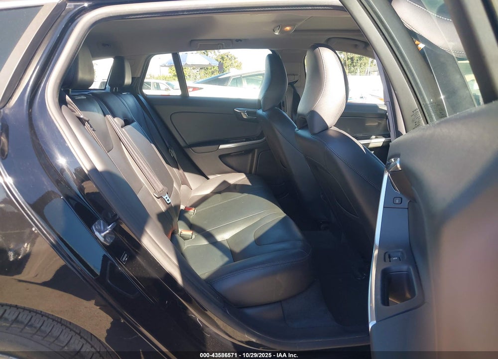 2016 VOLVO V60 T5 DRIVE-E PREMIER VIN: YV140MEK6G1287930