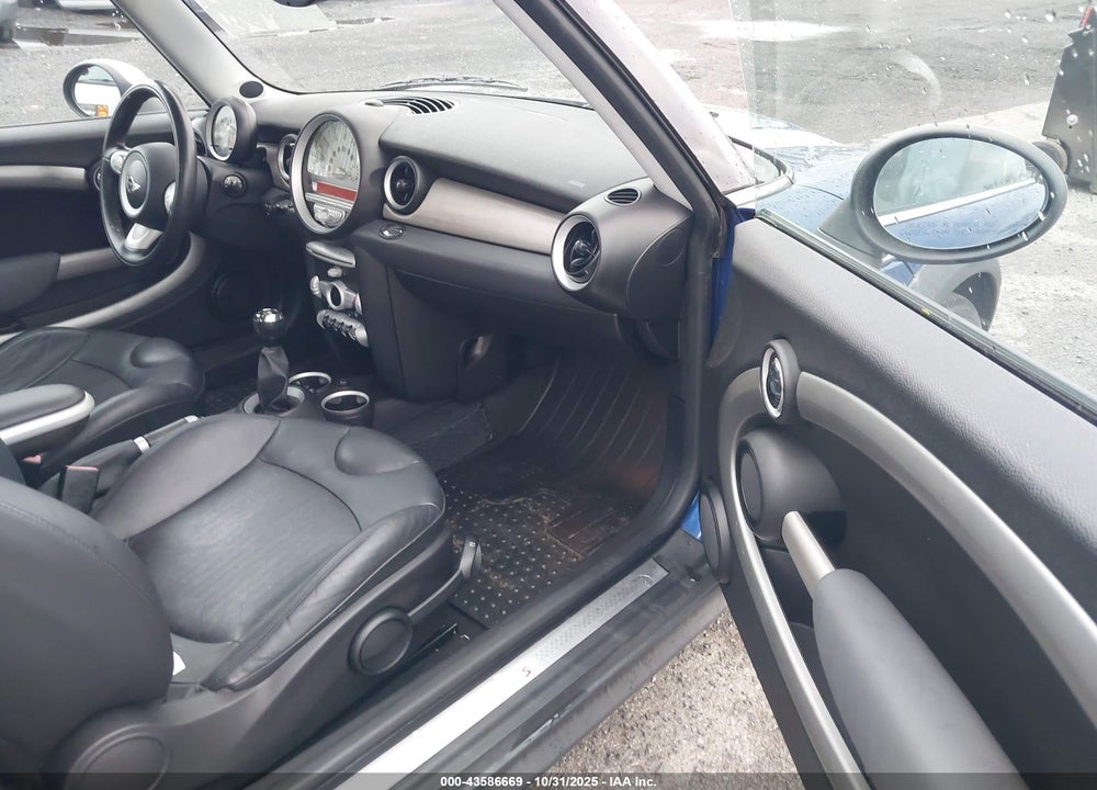 2009 MINI COOPER S VIN: WMWMF73589TT94677