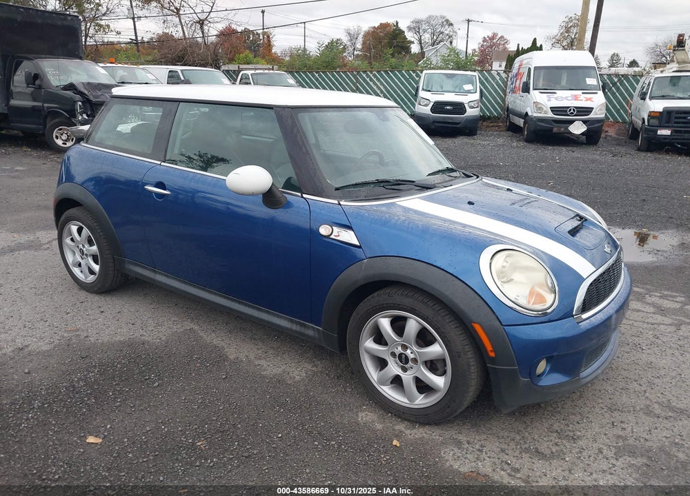 2009 MINI COOPER S VIN: WMWMF73589TT94677