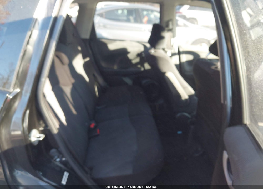 2011 HONDA FIT VIN: JHMGE8H64BC002499