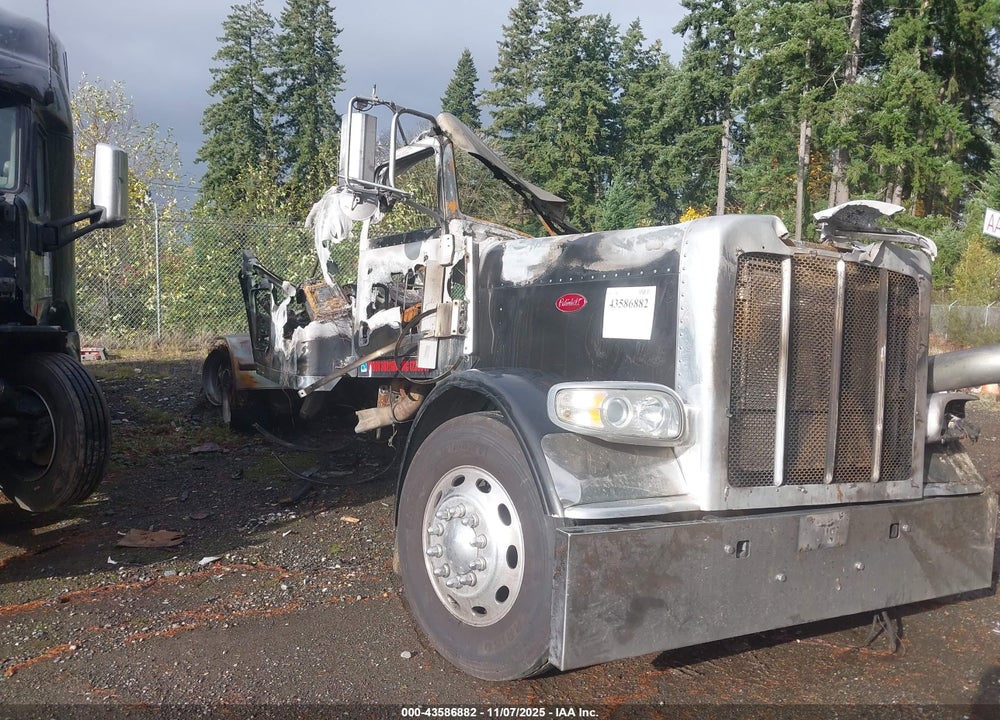 2014 PETERBILT 388 VIN: 1NPWD49X6ED232570