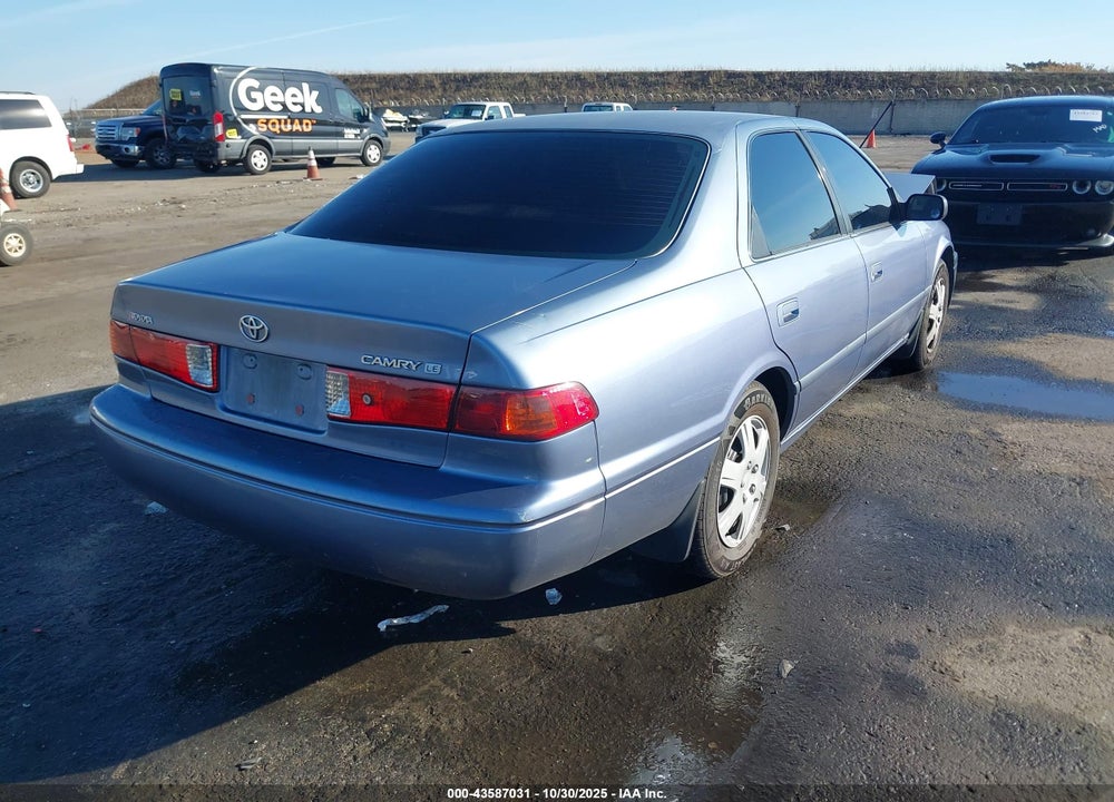 2000 TOYOTA CAMRY LE VIN: JT2BG22K3Y0498519