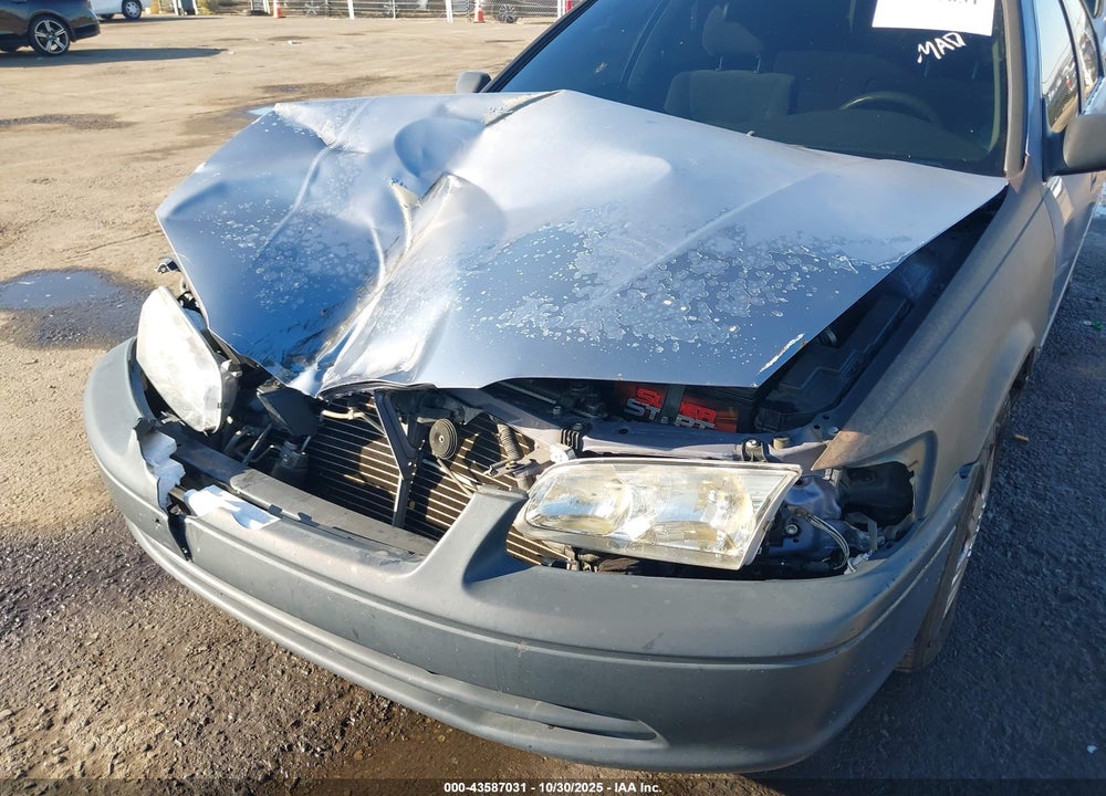 2000 TOYOTA CAMRY LE VIN: JT2BG22K3Y0498519
