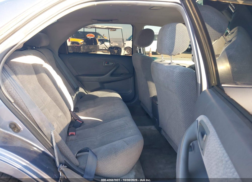 2000 TOYOTA CAMRY LE VIN: JT2BG22K3Y0498519