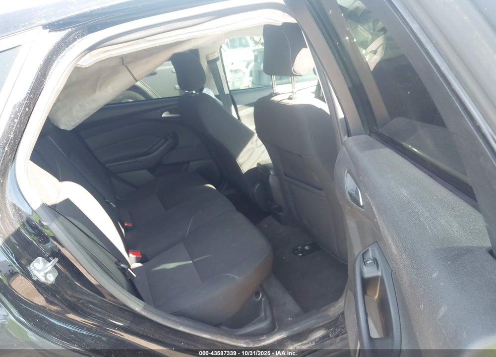 2018 FORD FOCUS SE VIN: 1FADP3K26JL282549