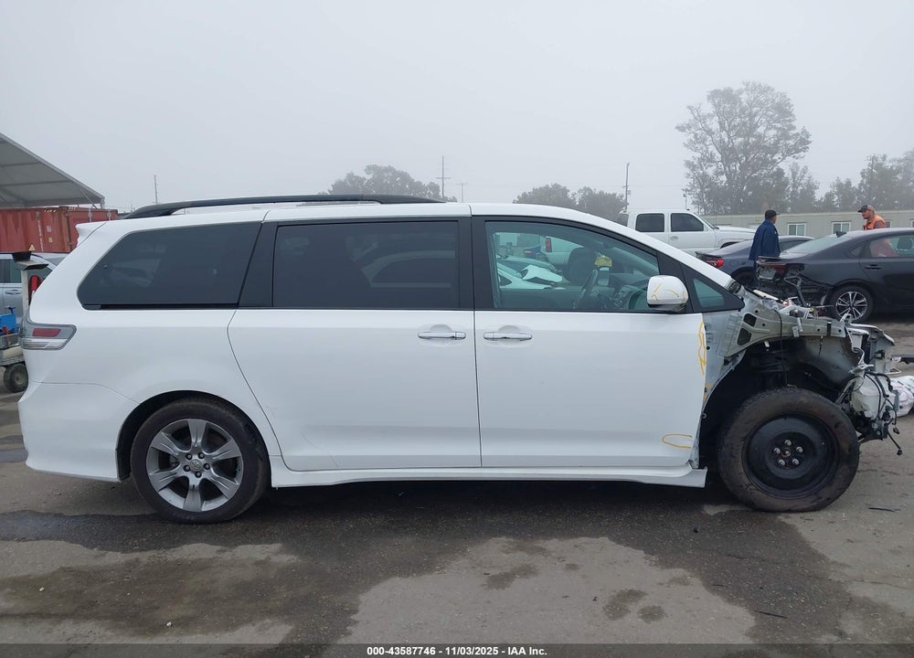 2014 TOYOTA SIENNA SE 8 PASSENGER VIN: 5TDXK3DCXES432890