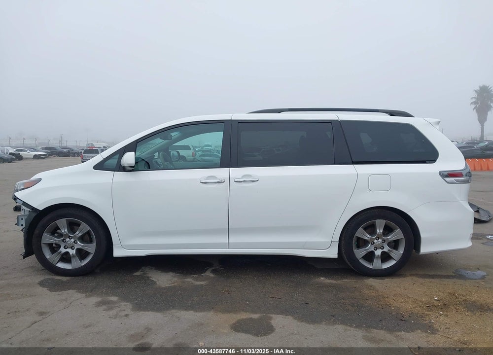 2014 TOYOTA SIENNA SE 8 PASSENGER VIN: 5TDXK3DCXES432890