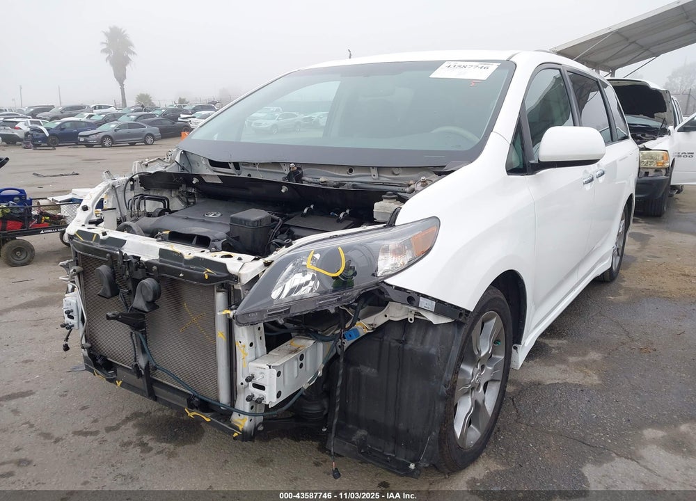 2014 TOYOTA SIENNA SE 8 PASSENGER VIN: 5TDXK3DCXES432890
