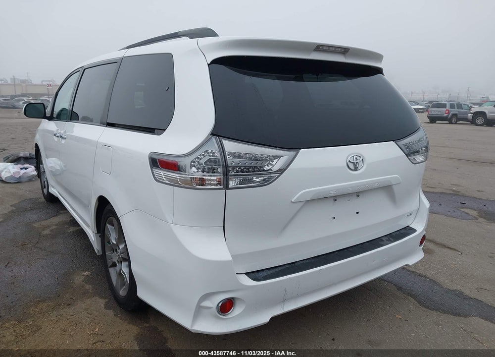 2014 TOYOTA SIENNA SE 8 PASSENGER VIN: 5TDXK3DCXES432890