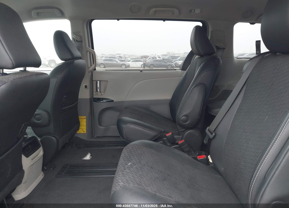 2014 TOYOTA SIENNA SE 8 PASSENGER VIN: 5TDXK3DCXES432890