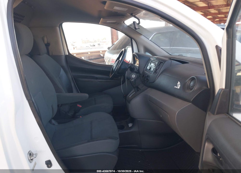 2015 NISSAN NV200 SV VIN: 3N6CM0KN1FK704250