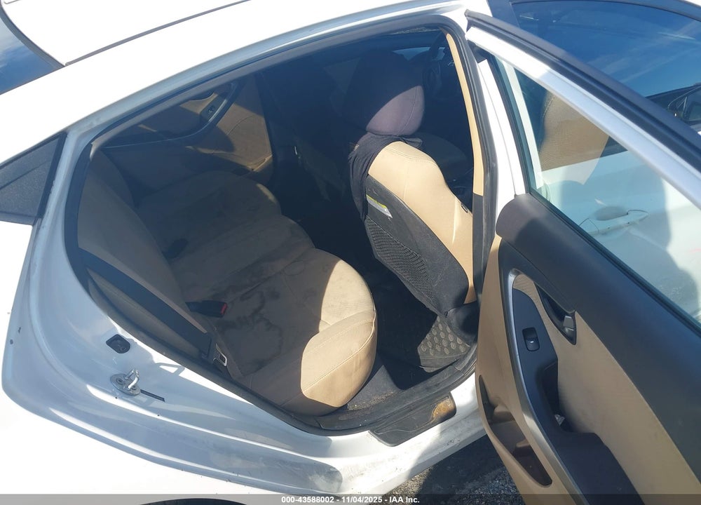 2013 HYUNDAI ELANTRA VIN: 5NPDH4AE6DH272623