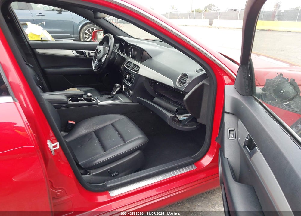 2013 MERCEDES-BENZ C 250 VIN: WDDGF4HB3DR254481