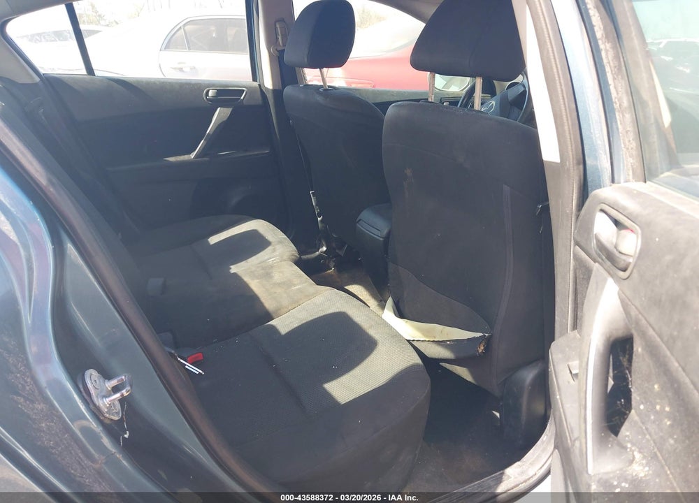 2011 MAZDA 3 I SPORT VIN: JM1BL1UF6B1439379