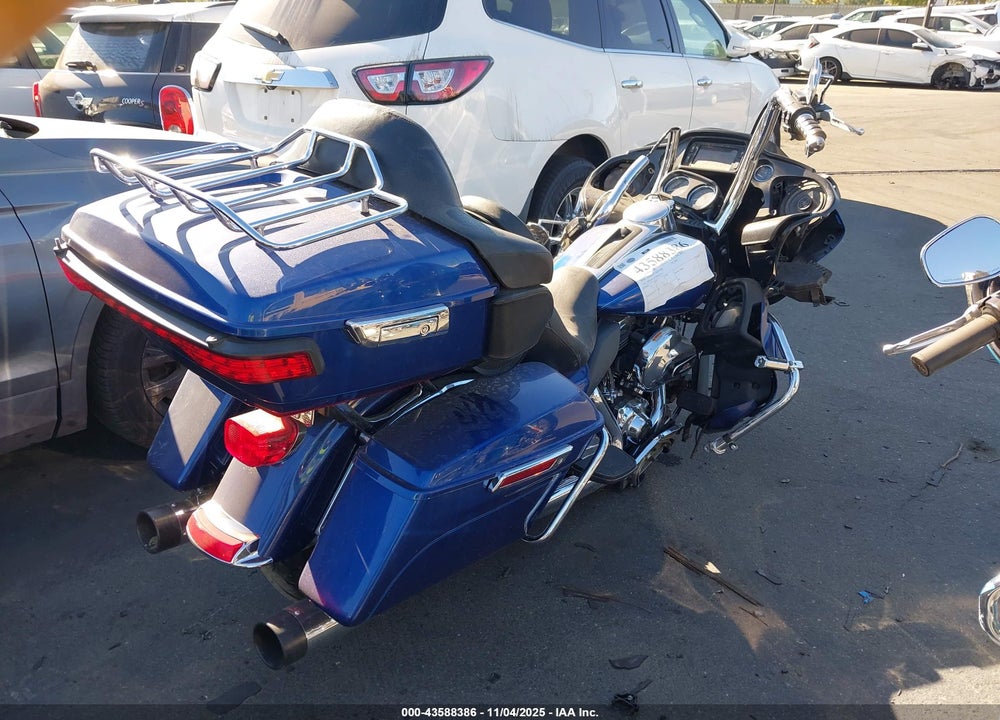 2016 HARLEY-DAVIDSON FLTRU VIN: 1HD1KGL33GB614339