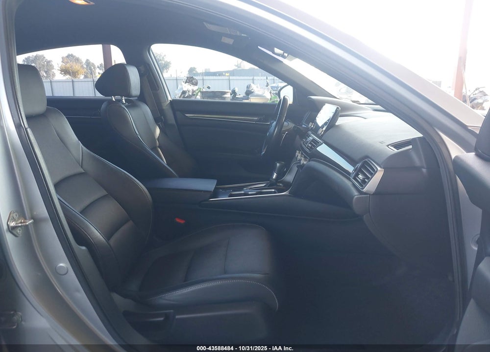 2019 HONDA ACCORD VIN: 1HGCV1F31KA085211
