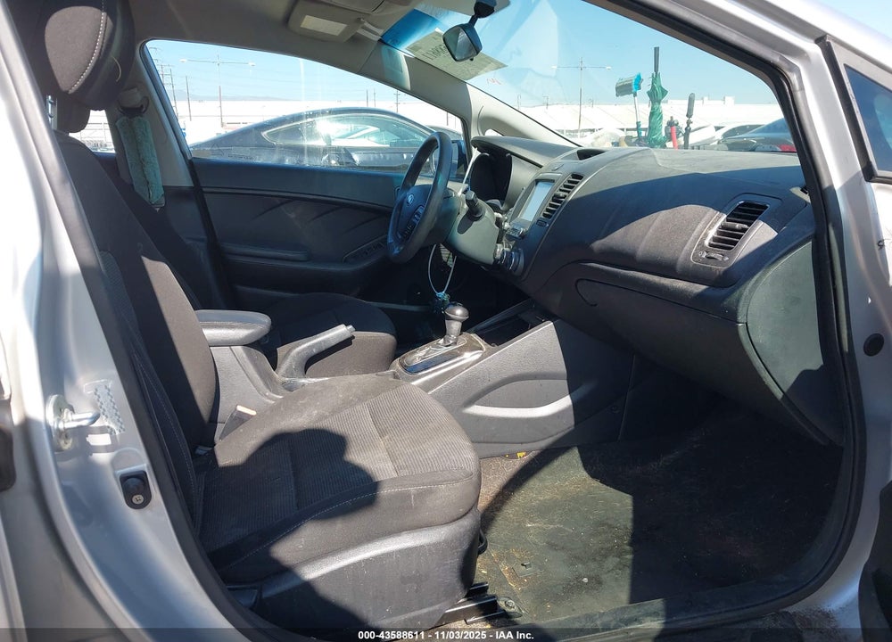 2017 KIA FORTE VIN: KNAFK5A85H5676509