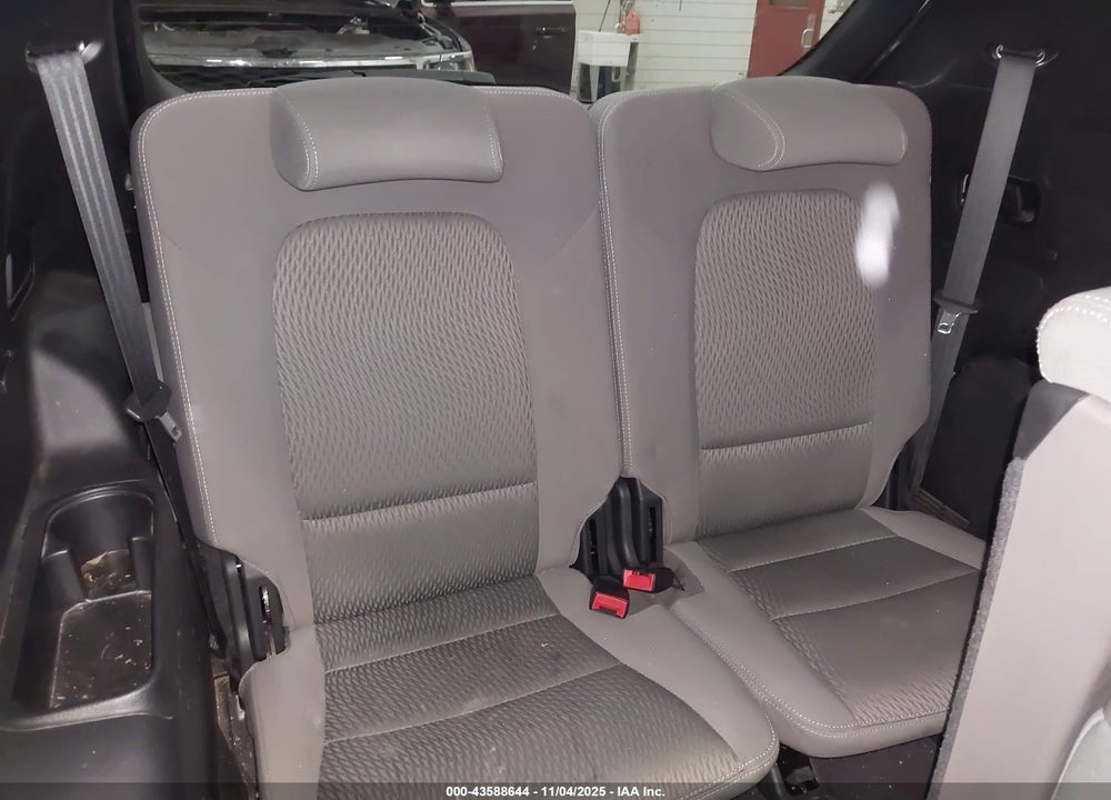 2017 HYUNDAI SANTA FE SE VIN: KM8SMDHF8HU212853
