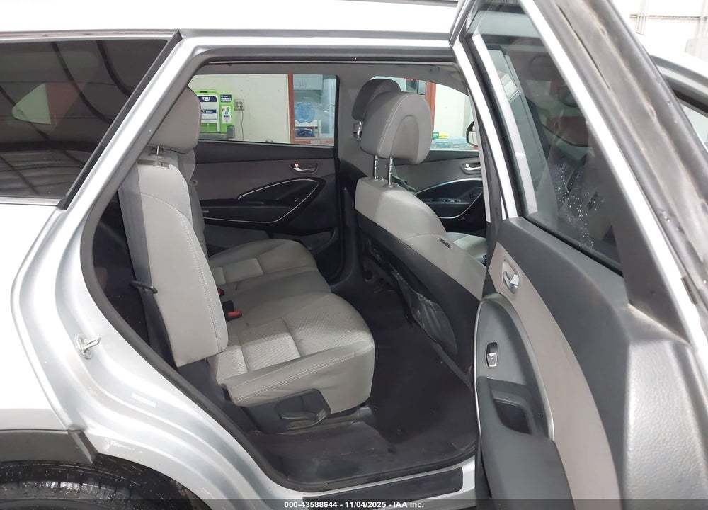 2017 HYUNDAI SANTA FE SE VIN: KM8SMDHF8HU212853