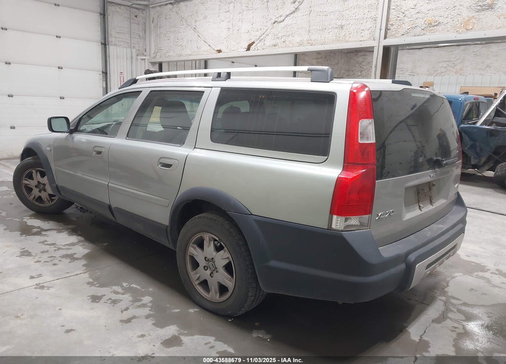 2005 VOLVO XC70 2.5T AWD VIN: YV1SZ592251189018