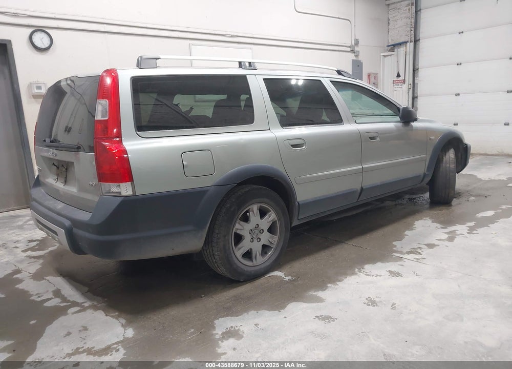 2005 VOLVO XC70 2.5T AWD VIN: YV1SZ592251189018