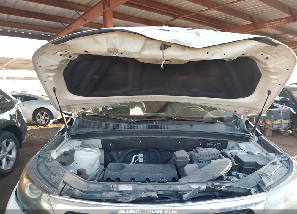 2011 KIA SORENTO LX VIN: 5XYKTCA11BG142959