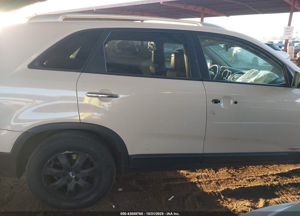 2011 KIA SORENTO LX VIN: 5XYKTCA11BG142959