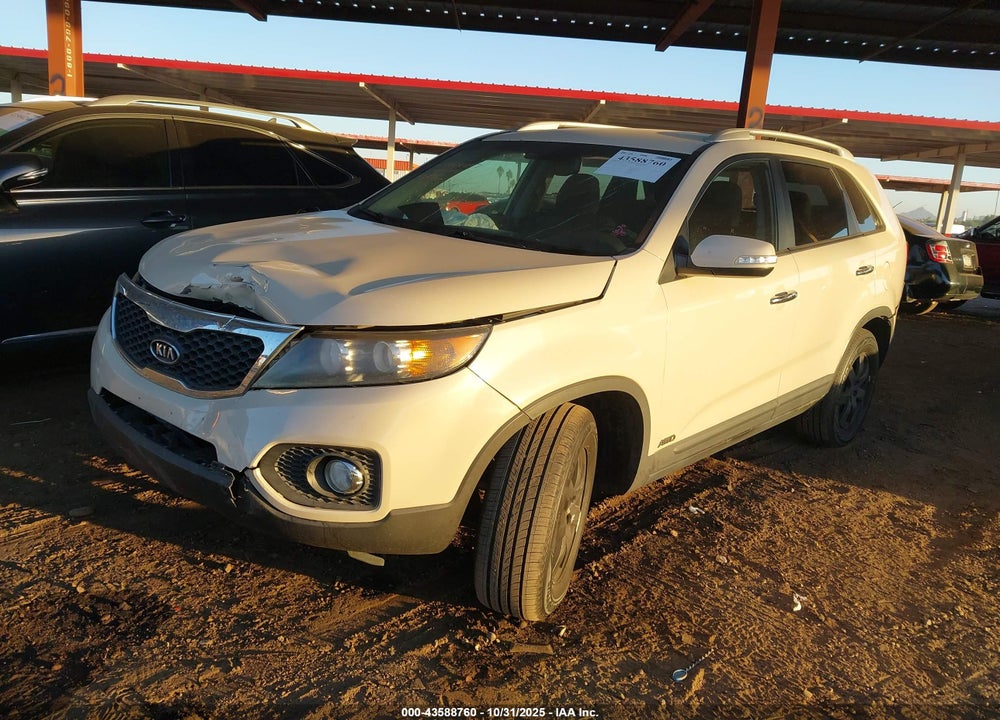 2011 KIA SORENTO LX VIN: 5XYKTCA11BG142959