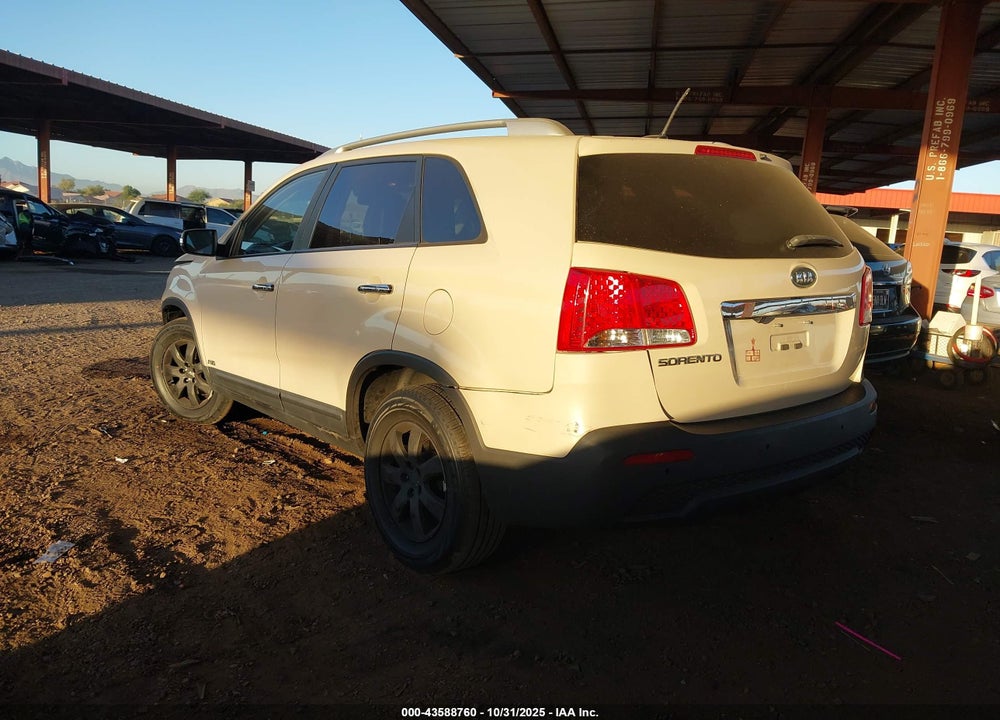 2011 KIA SORENTO LX VIN: 5XYKTCA11BG142959