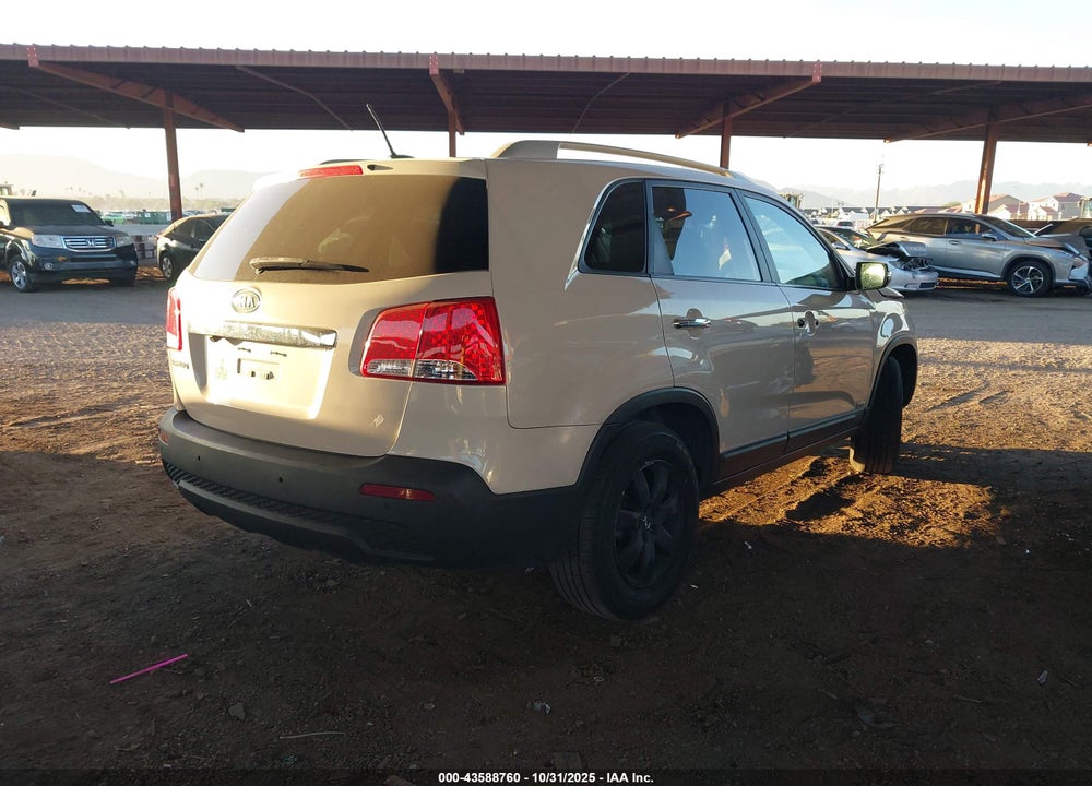 2011 KIA SORENTO LX VIN: 5XYKTCA11BG142959