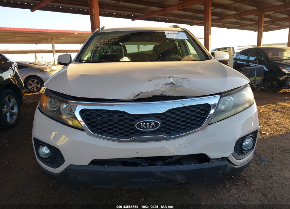2011 KIA SORENTO LX VIN: 5XYKTCA11BG142959
