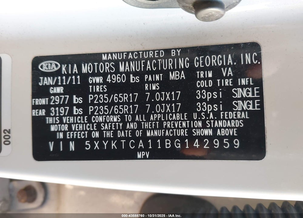 2011 KIA SORENTO LX VIN: 5XYKTCA11BG142959