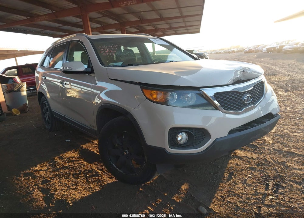 2011 KIA SORENTO LX VIN: 5XYKTCA11BG142959