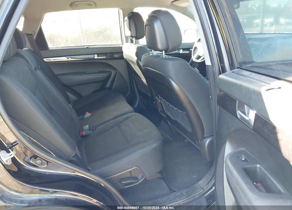 2014 KIA SORENTO LX VIN: 5XYKT3A68EG440781
