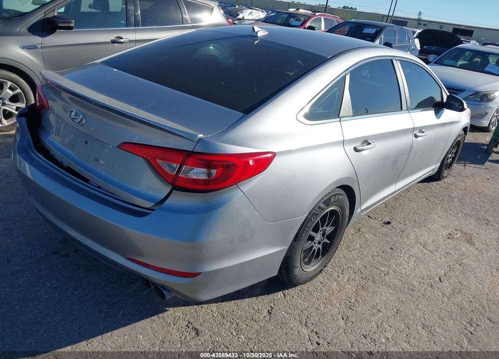 2015 HYUNDAI SONATA SE VIN: 5NPE24AF5FH000579