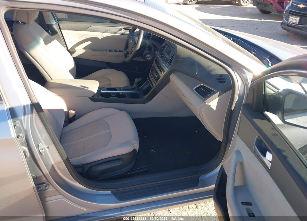 2015 HYUNDAI SONATA SE VIN: 5NPE24AF5FH000579
