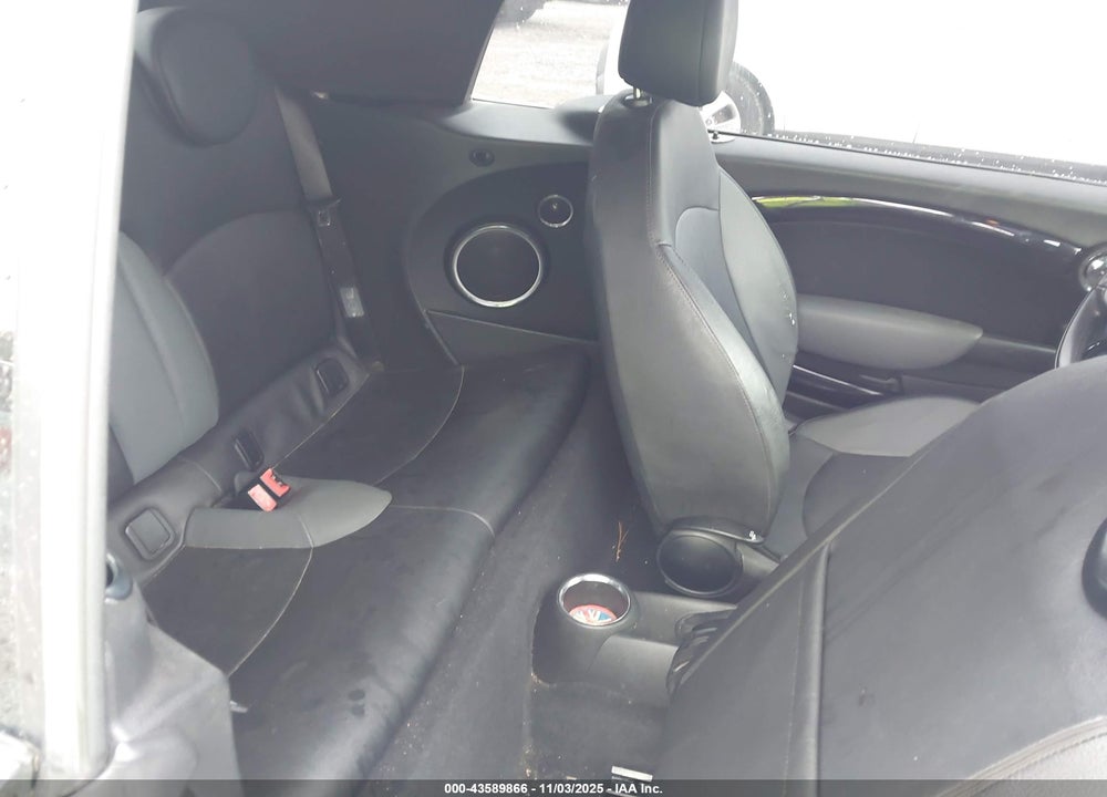 2010 MINI COOPER VIN: WMWMR3C59ATZ19038