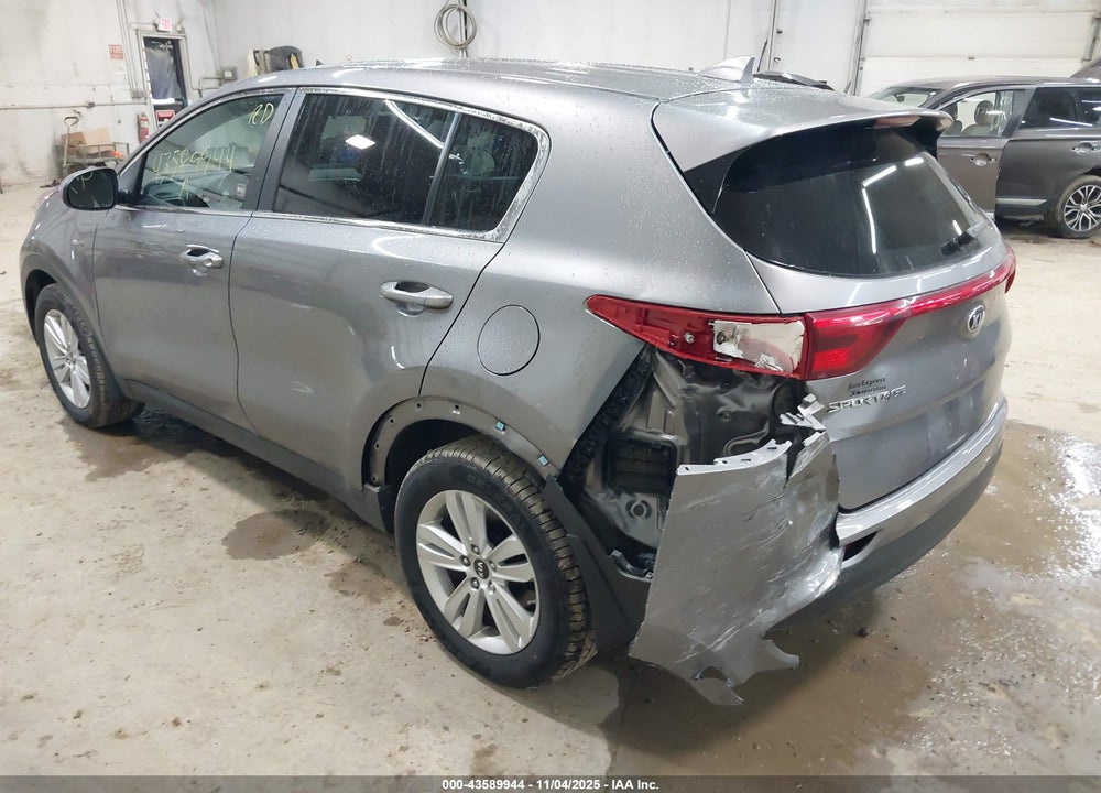2018 KIA SPORTAGE LX VIN: KNDPMCACXJ7447747