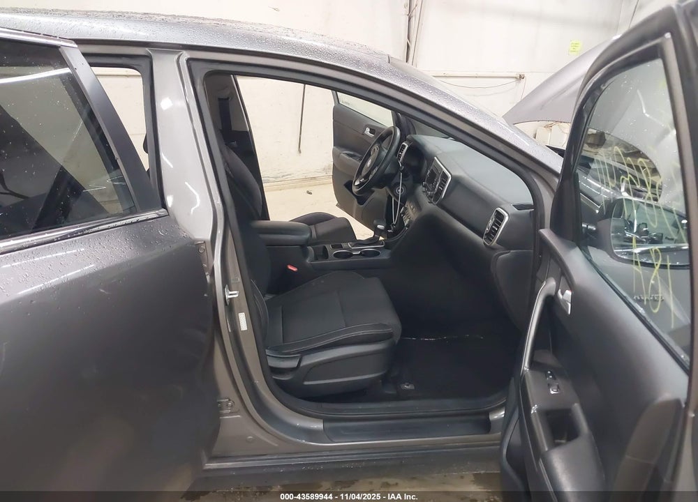 2018 KIA SPORTAGE LX VIN: KNDPMCACXJ7447747