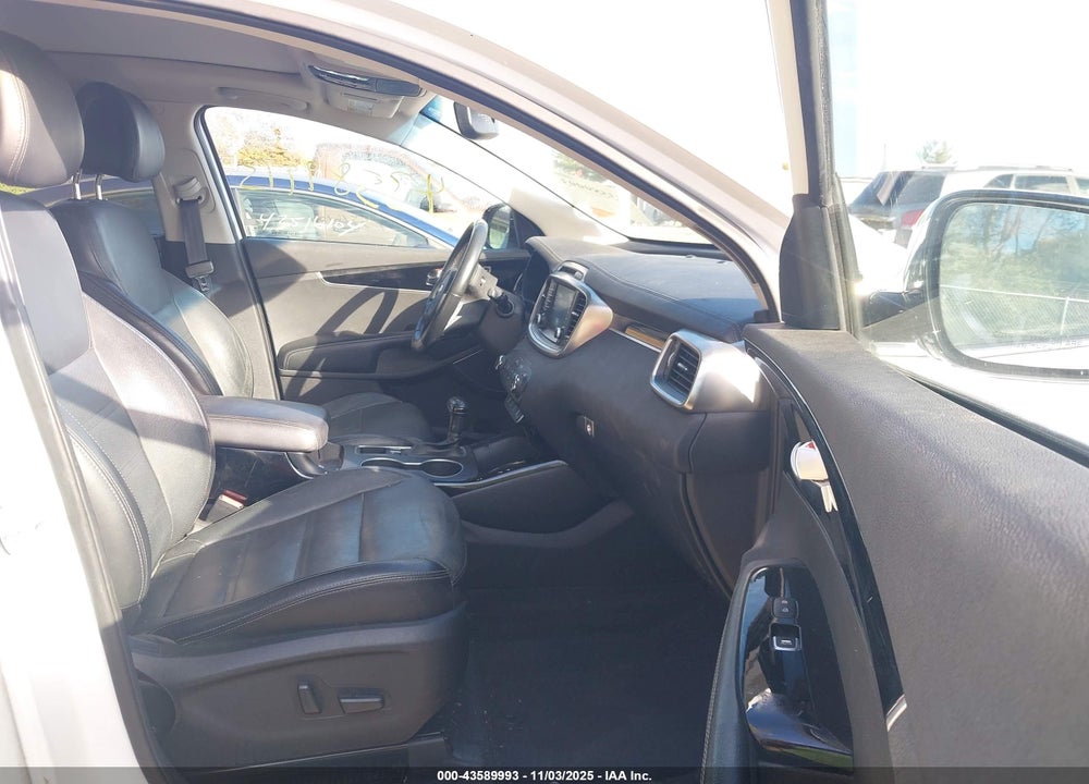 2016 KIA SORENTO 3.3L SX VIN: 5XYPK4A57GG112535